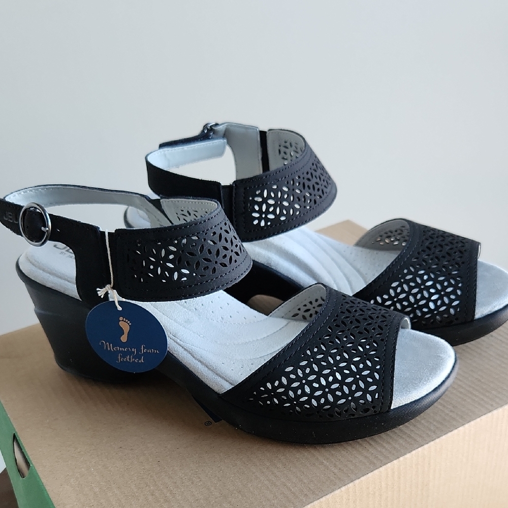 NWT Jambu Black Women's Sandals